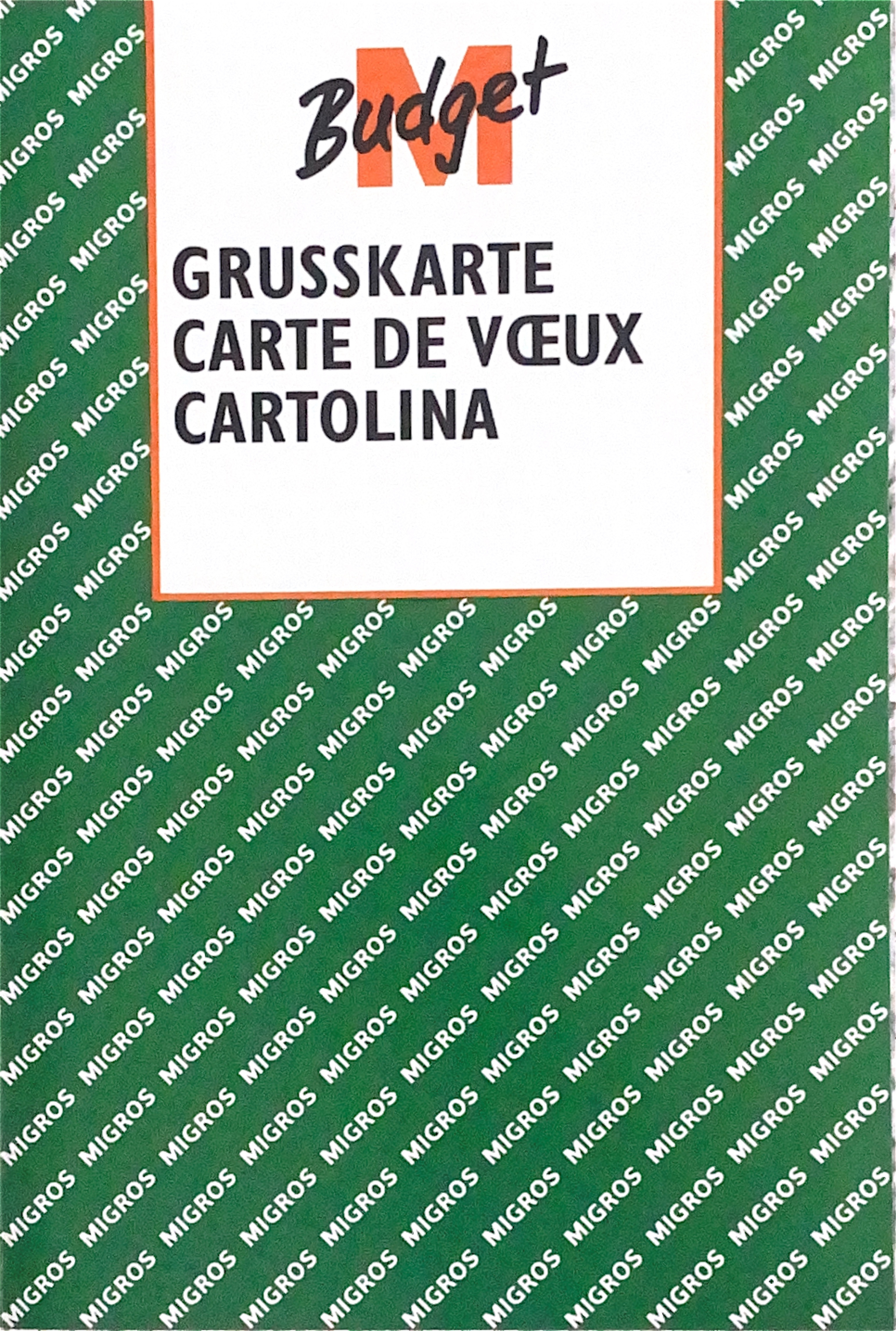 C’est une photo d’une carte de vœux très moche, car elle suit le design des produits MBudget de Migros ; en plus, il y a le nom du produit ( « carte de vœux » ) marqué en allemand, français, et italien. C’est hyper stupide, mais ça fait marrer.